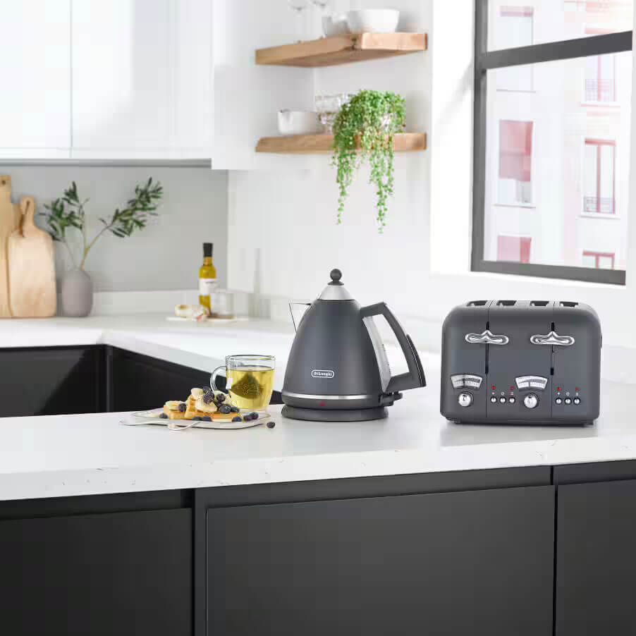 De'Longhi 1.7L Argento Kettle Grey